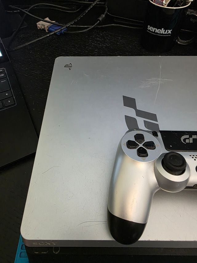 PS4 Slim (PlayStation 4) Gran Turismo