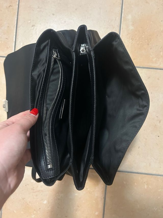 Borsa a mano e con tracolla nera in pelle
