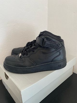 Nike Air Force 1 - Negras