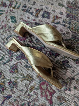 Sandalias Ángel Alarcón doradas