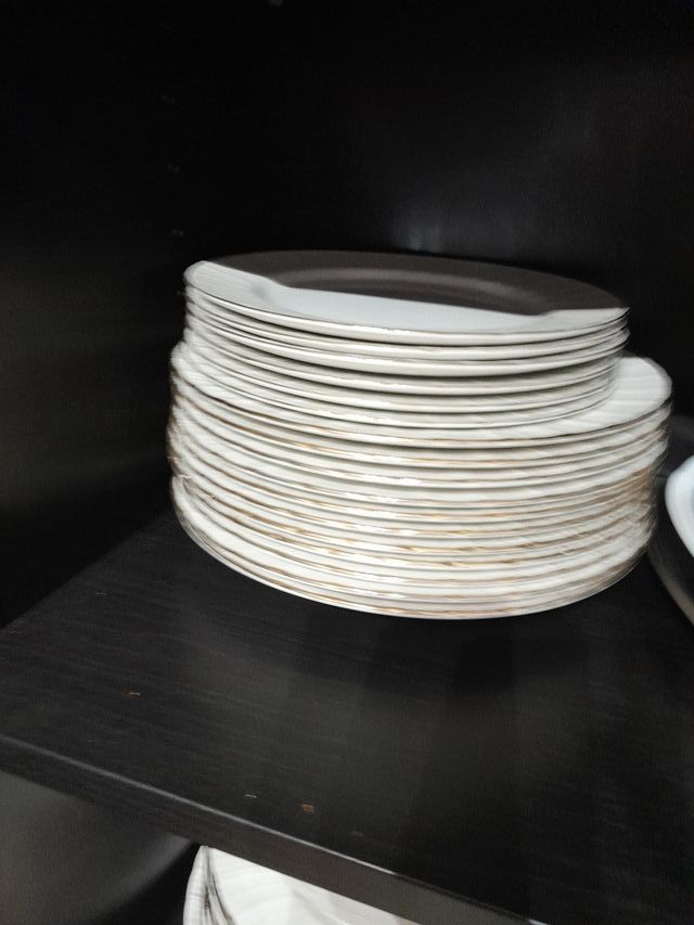 Vajilla porcelana blanca y plata