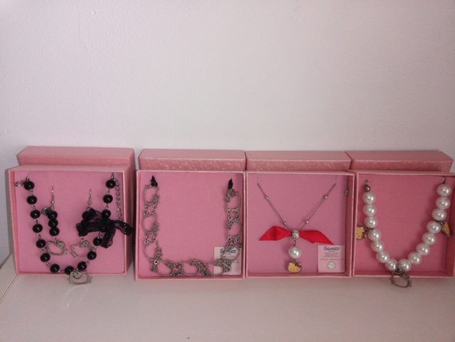 Bisutería Edición especial Hello Kitty + bolso