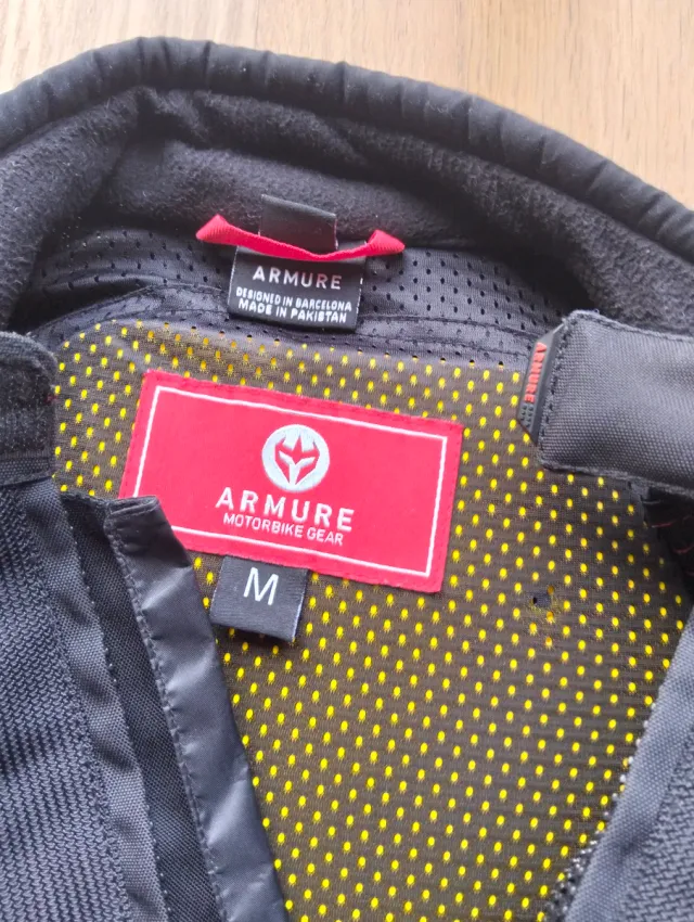 Equip. moto: Chaqueta y pantalón.