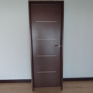 Puerta madera VISEL con premarco