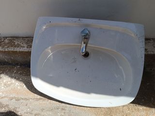 Lavabo cerámico blanco. En perfecto estado.