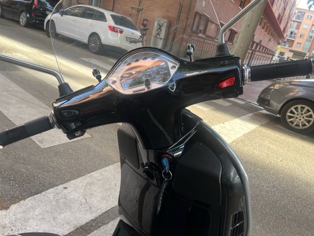 Vespa 125 GTS ie - 33000 - 2010 + seguro.  (150)