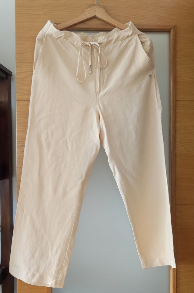 Pantalones beige elegantes