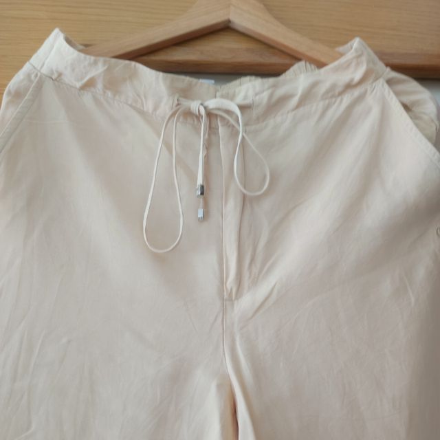 Pantalones beige elegantes