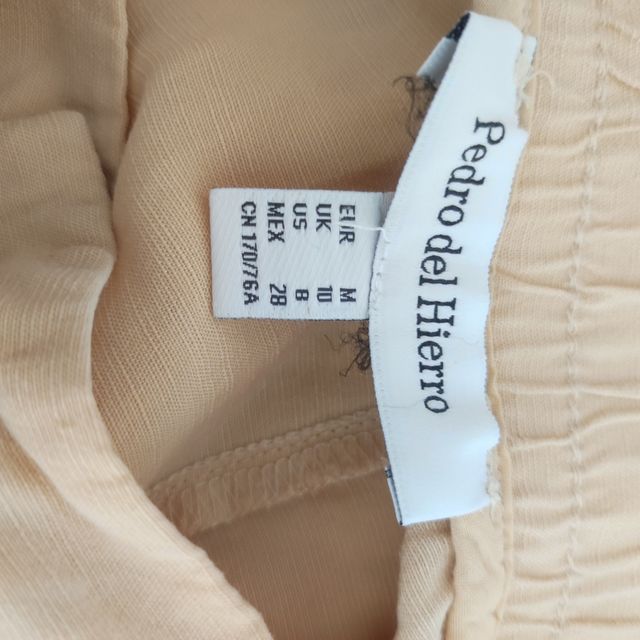 Pantalones beige elegantes