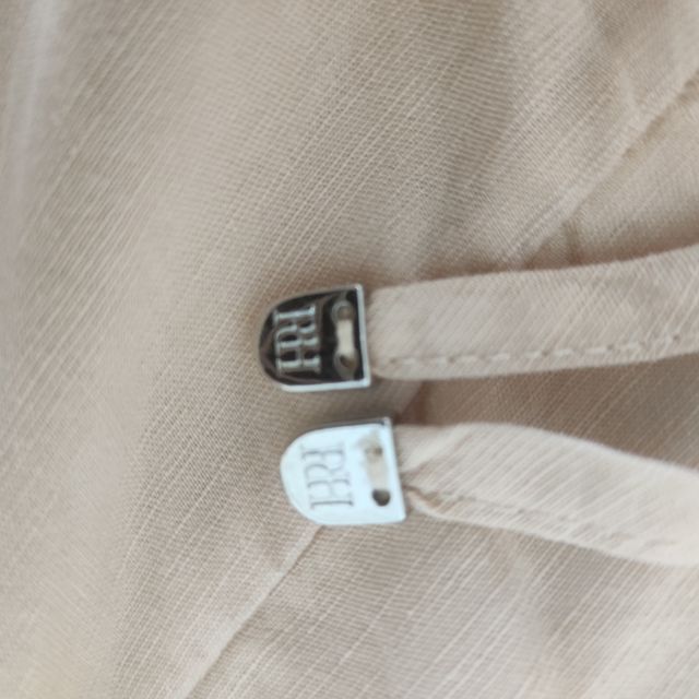 Pantalones beige elegantes