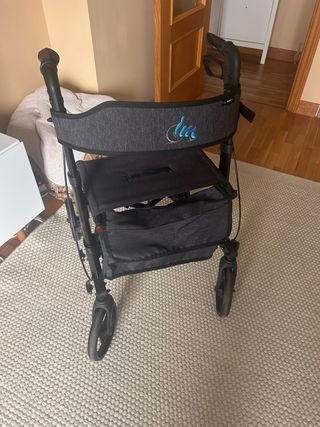 Andador plegable en perfecto estado.