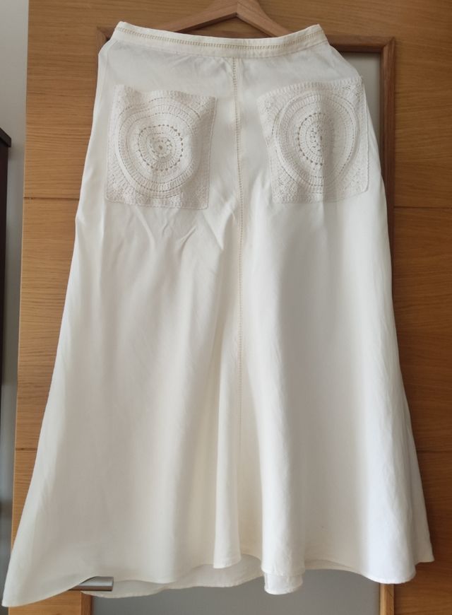 Falda blanca elegante