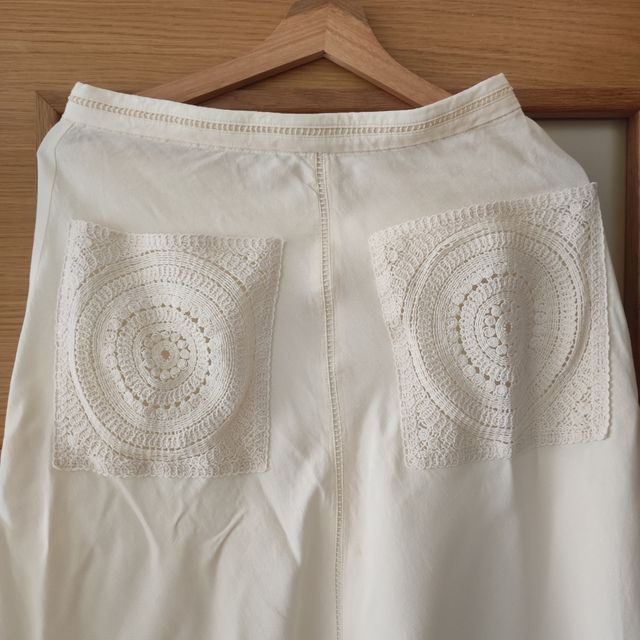 Falda blanca elegante