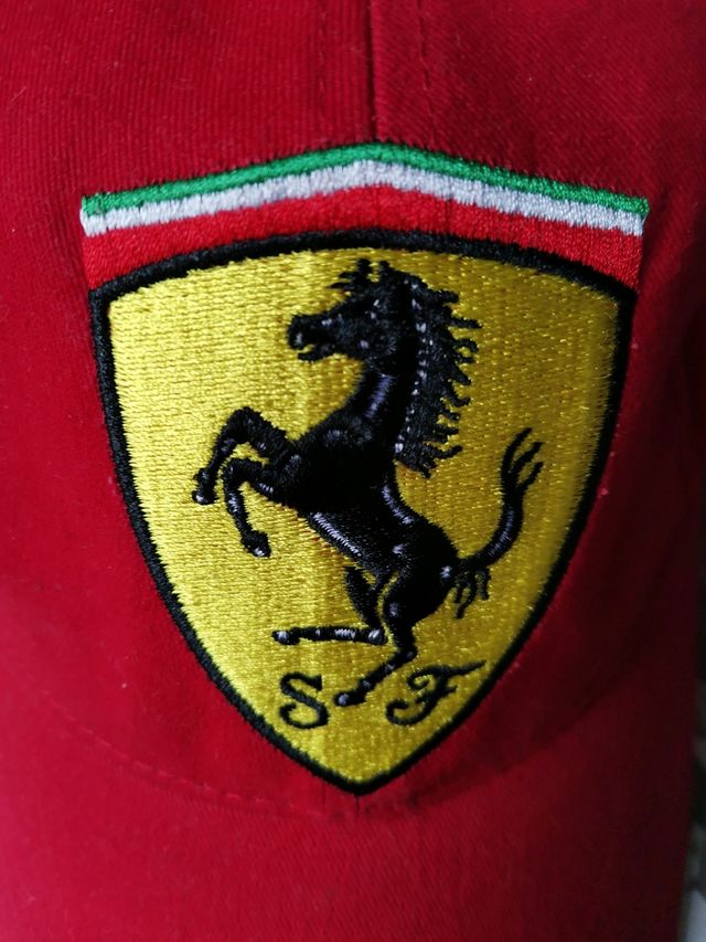 Gorra FERRARI sin estrenar