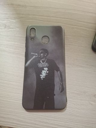 Funda móvil Samsung A30/A20 de Myke Towers sin uso