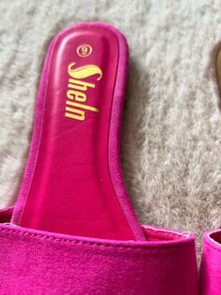 Sandalias planas fucsia 
