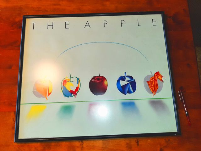 Lámina The Apple enmarcada
