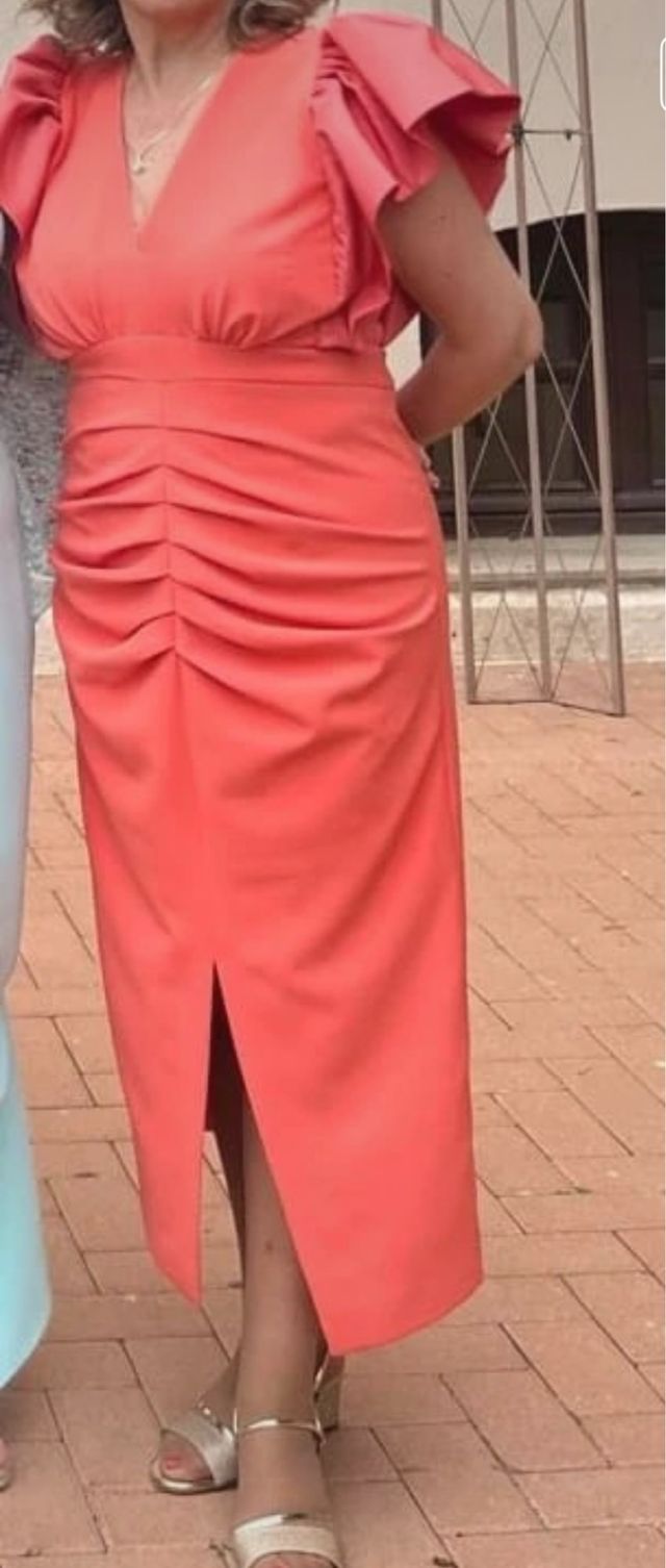 Vestido midi coral fruncido