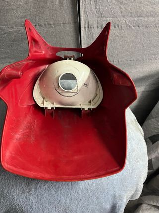Careta roja Derbi Variant Sport