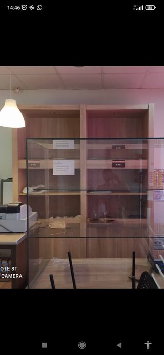 Mueble vitrina madera roble, luces como nuevo