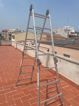 Escalera aluminio plegable, venta en persona. 