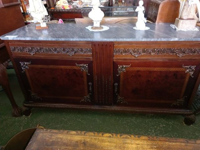 Aparador estilo imperio de madera de raíz