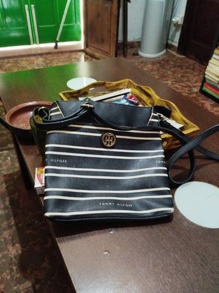 Bolso Tommy Hilfiger rayas blanco-negro+3de marca