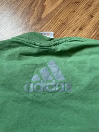 Camiseta streetwear Adidas verde logo