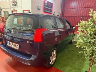 Peugeot 5008 1.6 HDI 112CV 5499€!!!