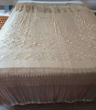 Mantón seda bordado antiguo. Perfecto estado