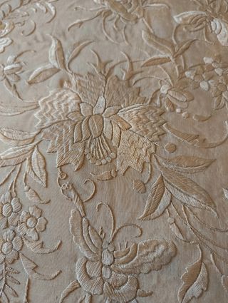 Mantón seda bordado antiguo. Perfecto estado