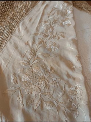 Mantón seda bordado antiguo. Perfecto estado
