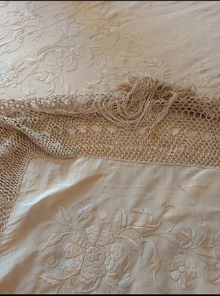Mantón seda bordado antiguo. Perfecto estado