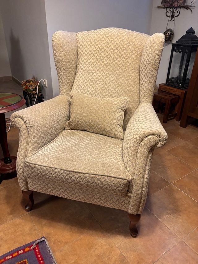 Sillón orejero beige - Tela