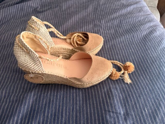 Cuñas Macarena beige