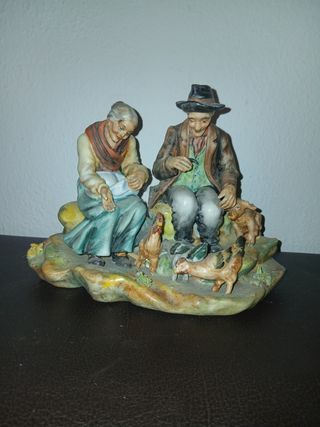 Pareja figuras ancianos granja