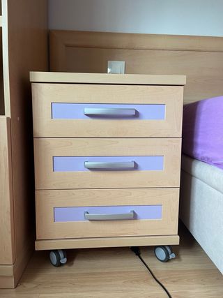 Conjunto de muebles para dormitorio.