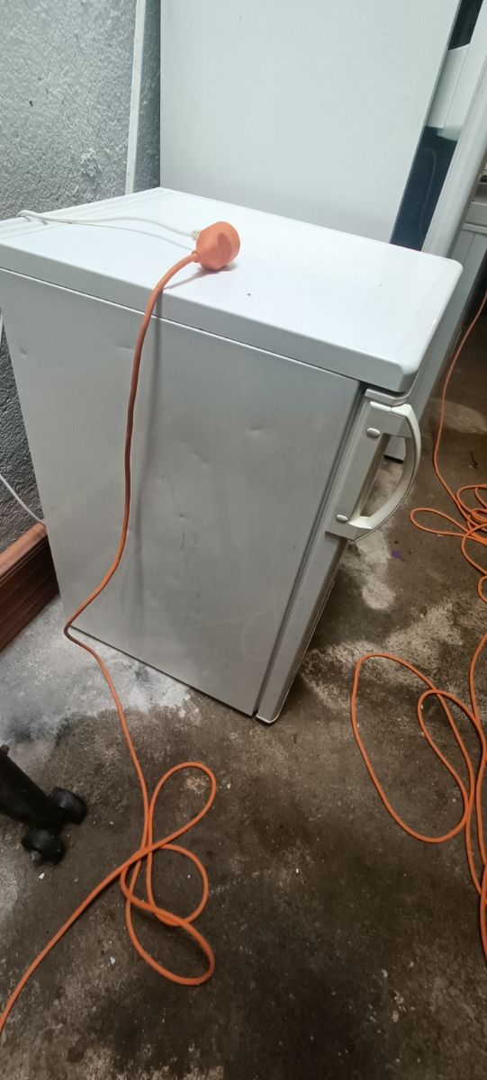 Nevera pequeña AEG Santo