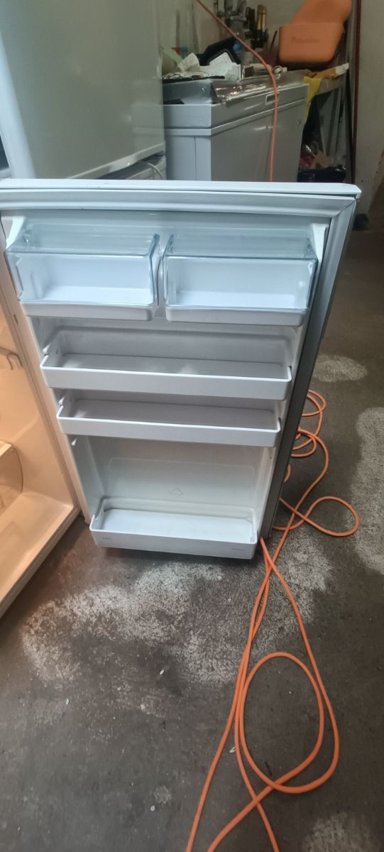 Nevera pequeña AEG Santo