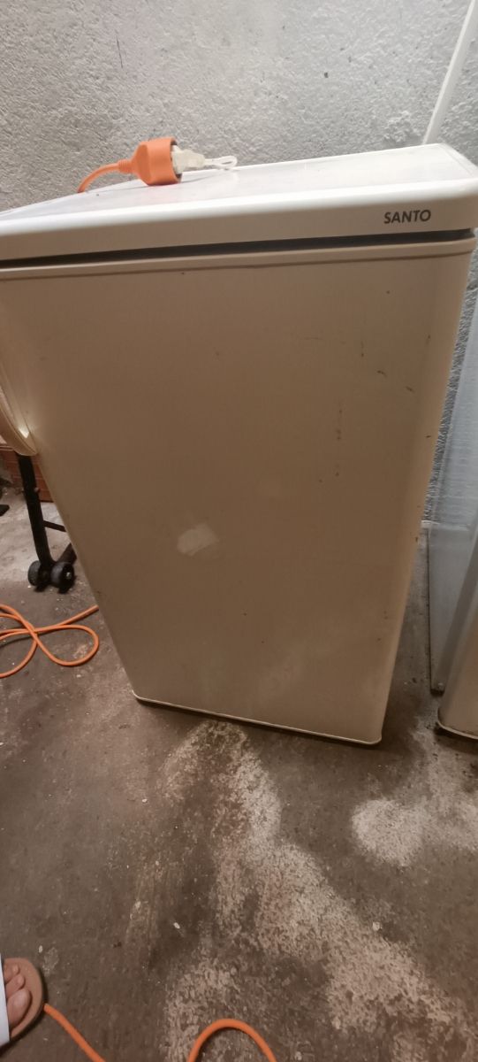 Nevera pequeña AEG Santo