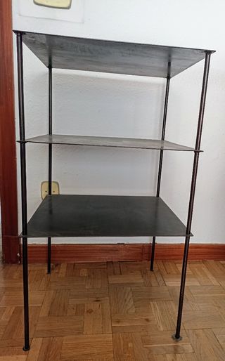 Estantería metal. 3 baldas