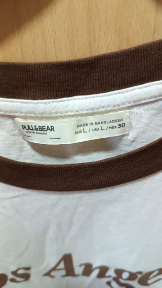 Camiseta Pull&Bear - Blanca y marrón - Talla L