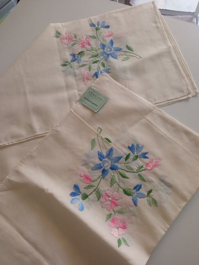 Tovaglia ricamata cotone 12