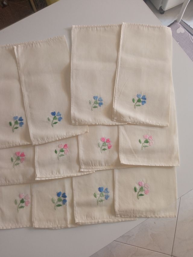Tovaglia ricamata cotone 12
