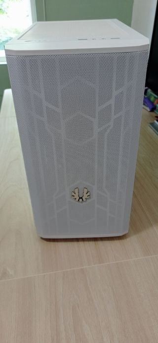 Torre PC blanca - Escritorio
