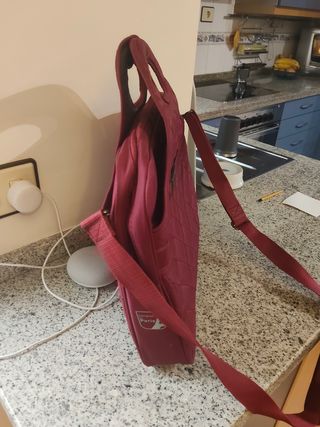 Maletín portátil rojo acolchado
