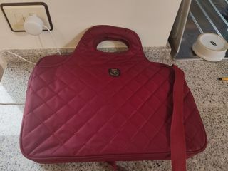 Maletín portátil rojo acolchado