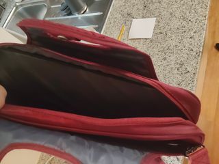 Maletín portátil rojo acolchado