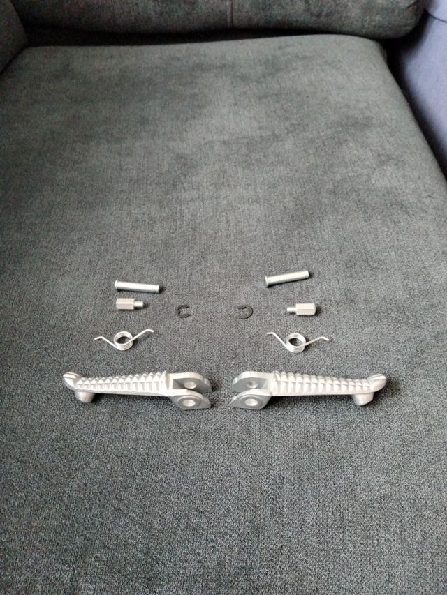 Estriberas moto - aluminio,reposa pies. 