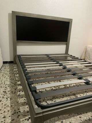 Cama individual con cabecero
